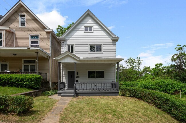 Building Photo - GORGEOUS 3 BEDROOM AVAILABLE NOW IN CRAFTO...
