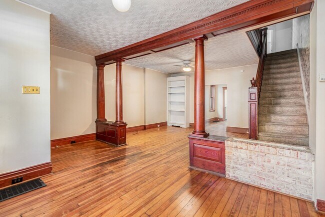 Building Photo - Spacious Home on West Pomfret Street in Ca...