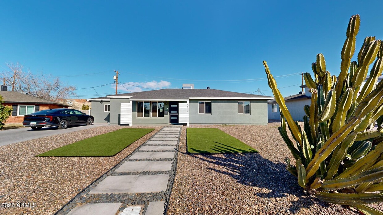 Primary Photo - 3714 E Amelia Ave
