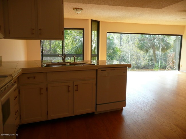 Building Photo - 8711 Como Lake Dr