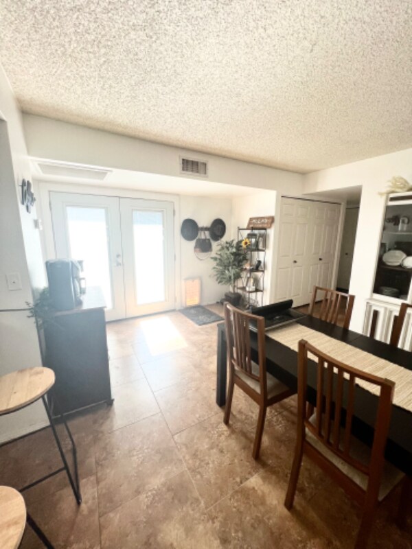 Foto del edificio - 5841 W Winchcomb Dr