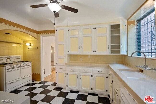 Foto del edificio - 3 br, 2 bath Condo - 1118 S Orange Grove Ave
