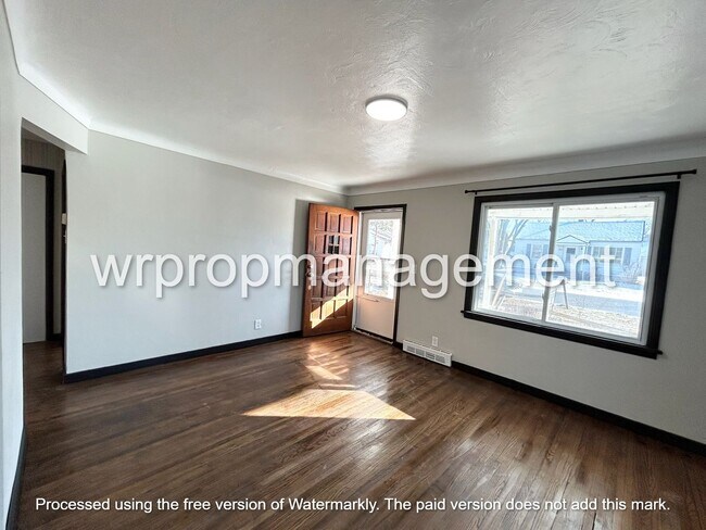 Foto del edificio - 4933 Statesville Dr