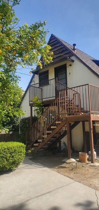 Primary Photo - 1430 Oak St