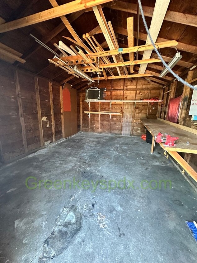 Primary Photo - Huge 3 Bedroom 2 Bathroom House in Heart o...