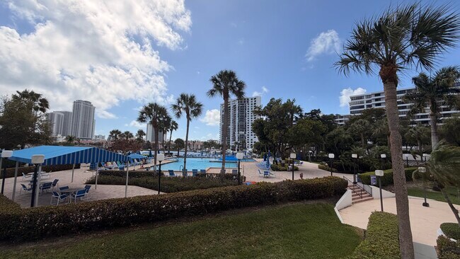 Foto del edificio - 500 Three Islands Blvd