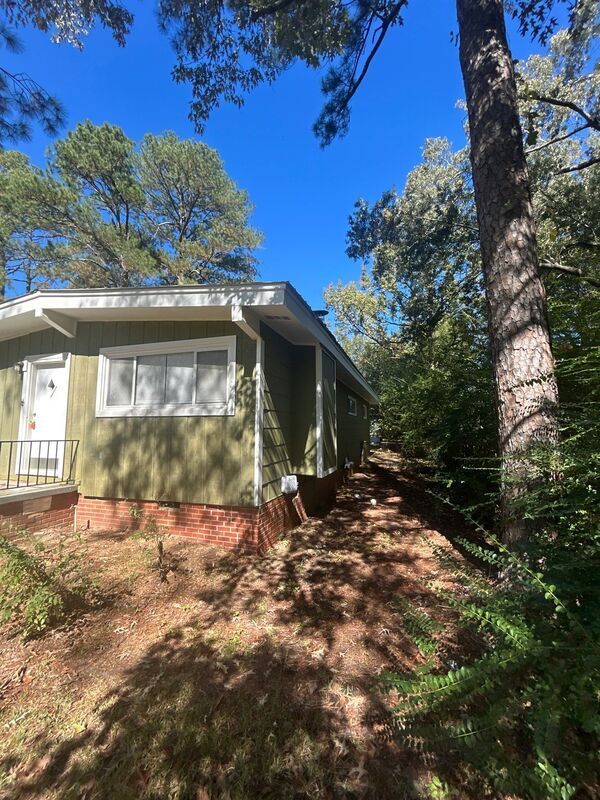 Building Photo - 1618 Kentwood Dr
