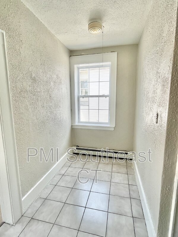 Building Photo - 92 Truman St