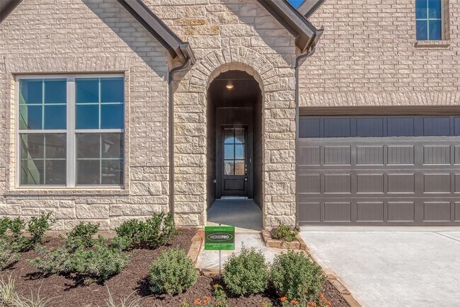 Building Photo - 134 Hazelnut Dr