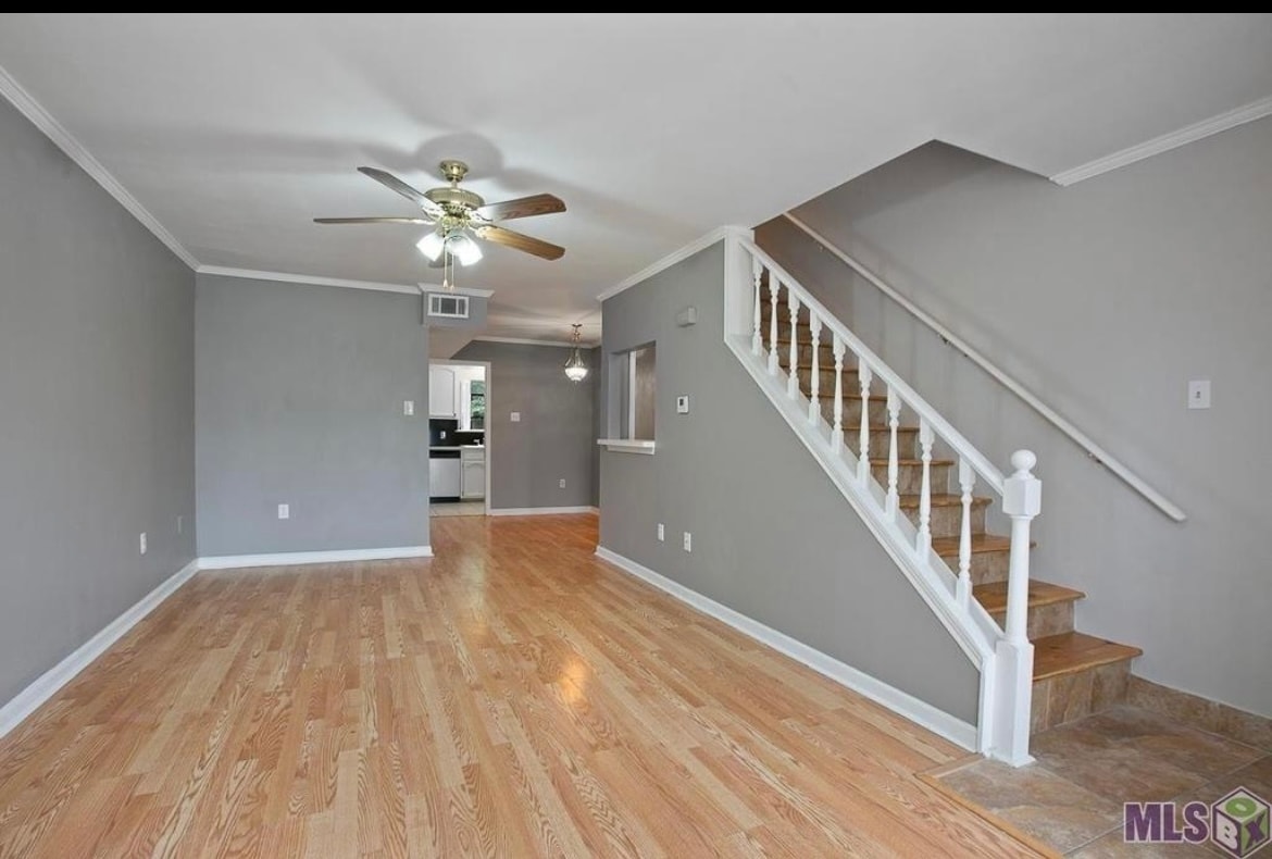 Living room - 426 Longwood Ct
