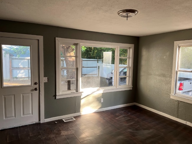 Photo - 1218 McCullough Pike House