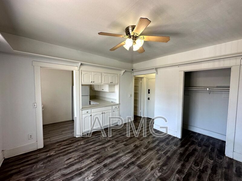 Foto principal - 2913 Flower St