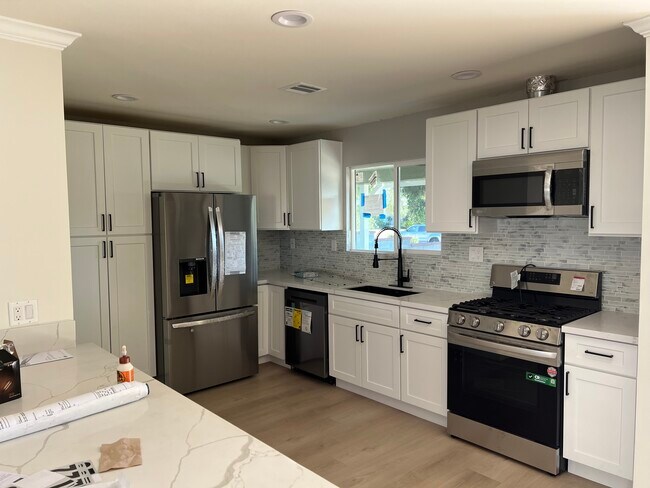Foto del edificio - 10915 Whitaker Ave