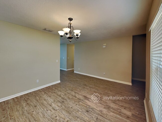 Building Photo - 1639 Algonkin Loop