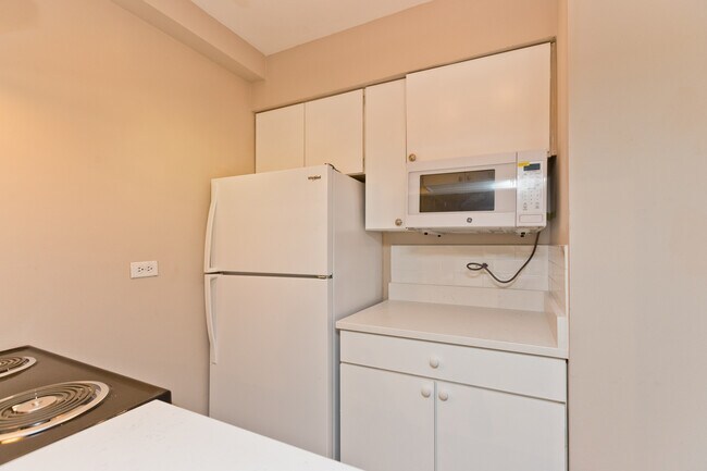 Foto del edificio - 3732 N Pine Grove Ave