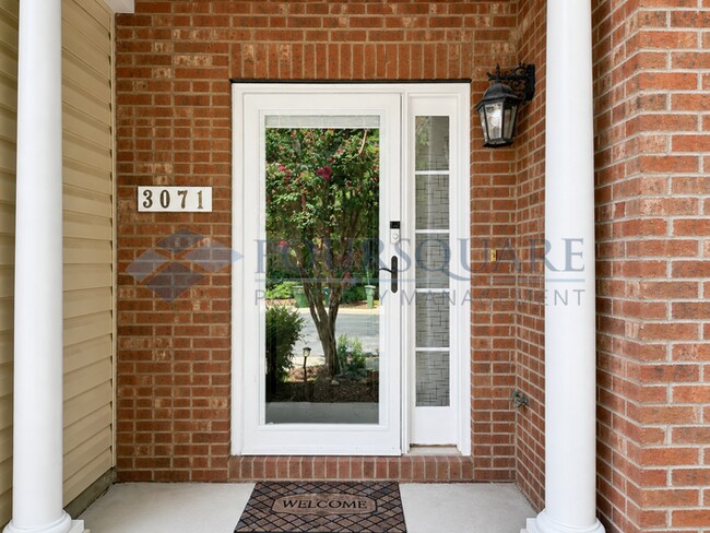 Foto del edificio - Lovely 3-Bedroom Townhome with Fireplace, Back Patio  & Community Amenities Included! Convenient ...