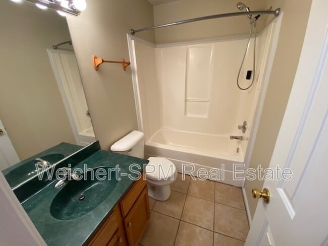 Building Photo - 58 Villa Ln