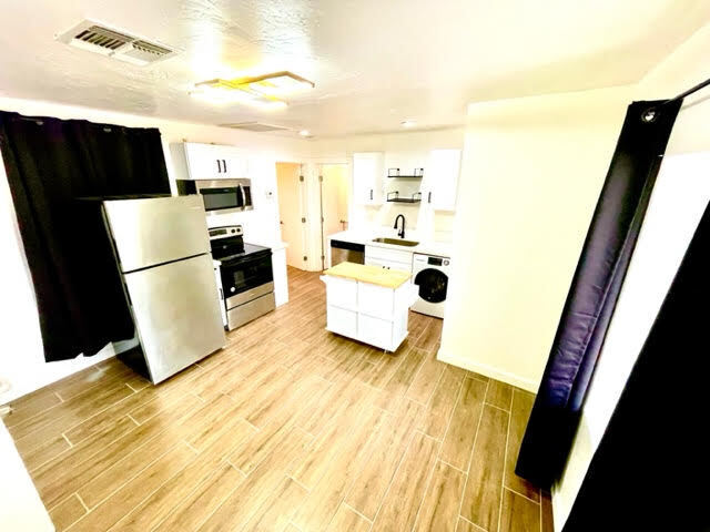 Foto del edificio - Renovated in the heart of Roosevelt district WITH LARGE PRIVATE GARAGE!!!