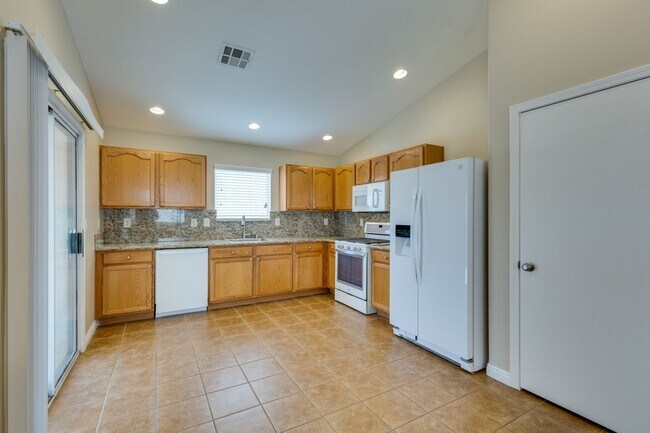 Foto del edificio - Single story 3 bedroom home in a lovely NW...