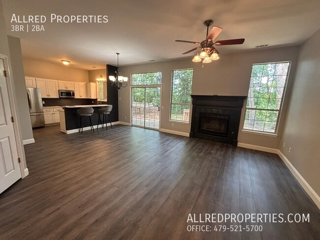 Building Photo - 2143 Loren Cir