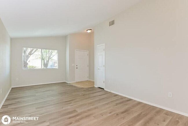 Foto del edificio - 7339 E Weeping Willow Dr