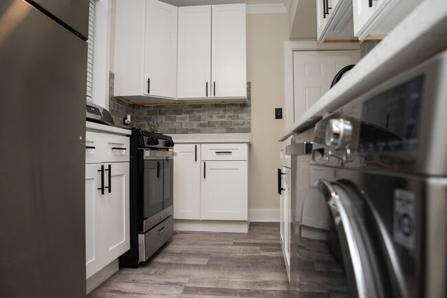 Building Photo - 3837 N Greenview Ave