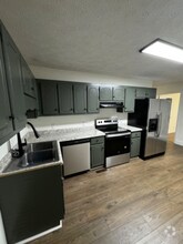 Building Photo - 320 Samantha Cove