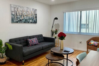 Building Photo - 219 Antilla Ave