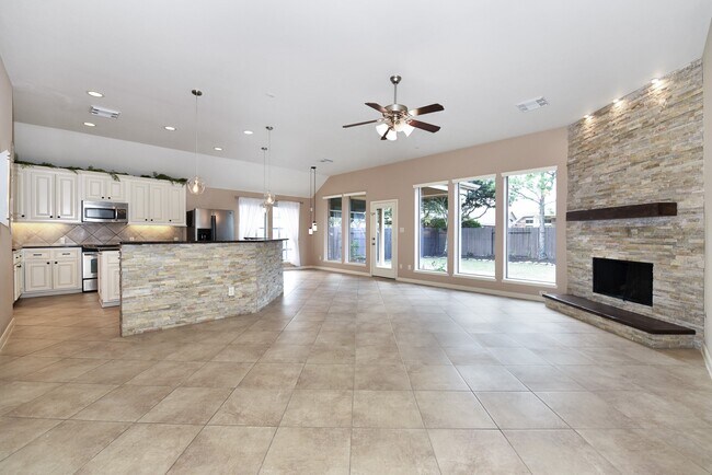 Foto del edificio - 26202 Basil View Ln