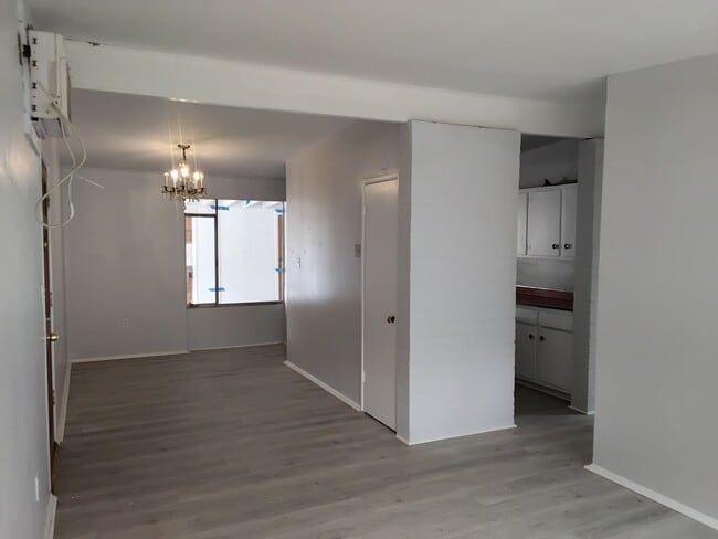 Building Photo - New Paint & New laminate flooring throughout home!!