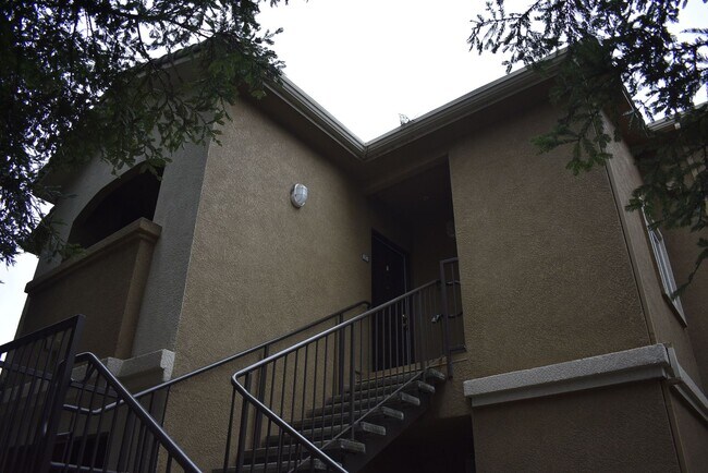 Building Photo - 501 Gibson Dr