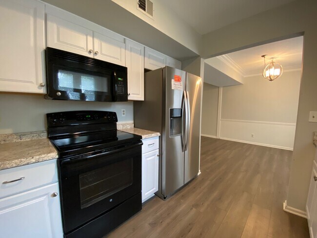 Building Photo - 4320 Belleview Ave