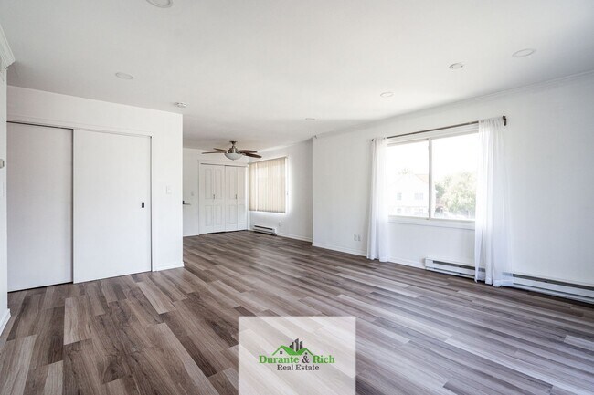 Building Photo - Spacious Upgraded 2 Bedroom 2 Bath Condo i...