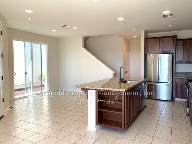 Foto del edificio - Beautiful 3-Bed 2.5-Bath Two Story Home in...