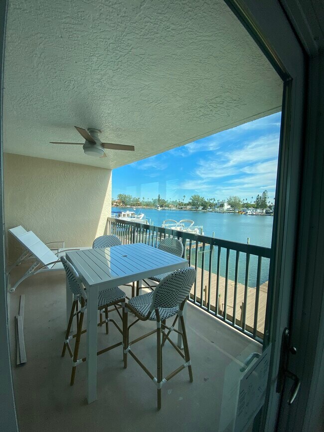 Building Photo - 3111 Pass a Grille Way