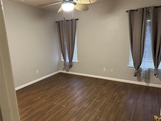 Building Photo - 209 Poplarwood Dr