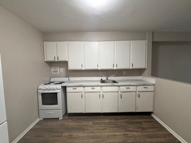 Photo du bâtiment - Recently Updated 2 Bedroom 1 Bathroom Apartment!