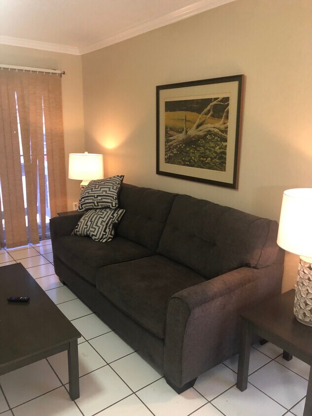 Foto principal - 734 G Village Drive