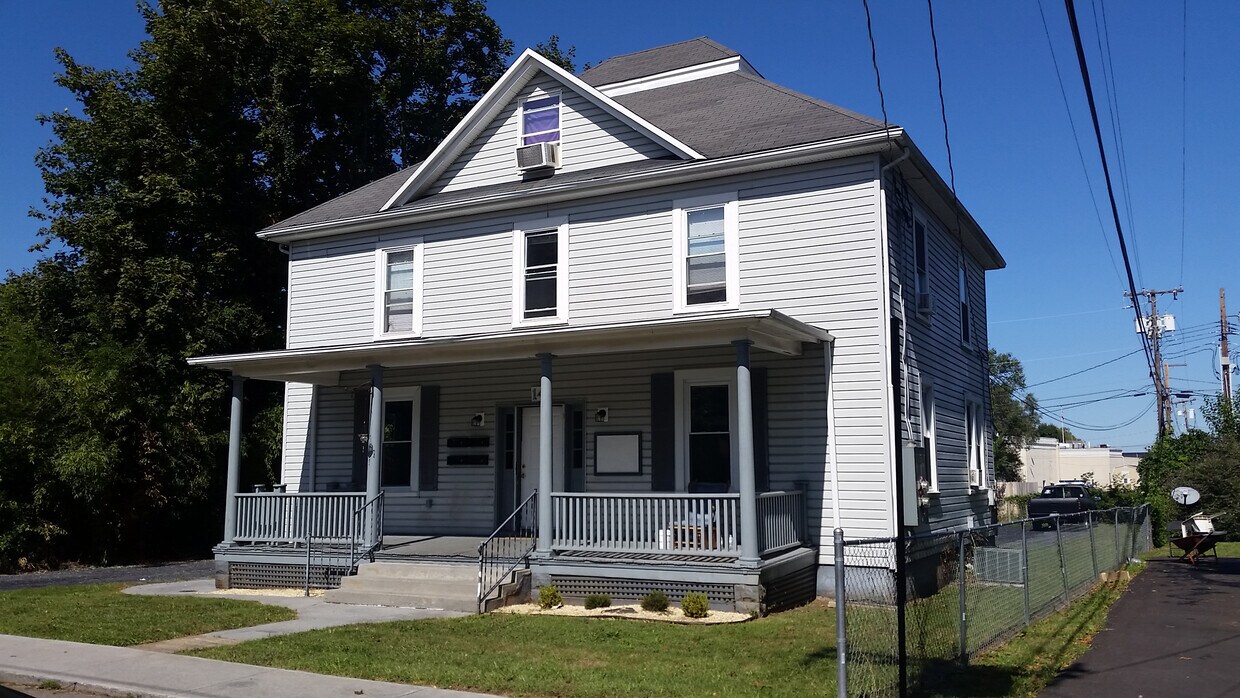 14 E Stonewall Dr Unit A, Front Royal, VA 22630 Apartments in Front