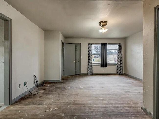 Foto del edificio - 1427 E Broadway St