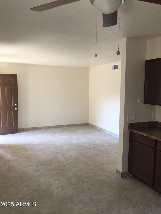 Foto del edificio - 1222 E Mountain View Rd