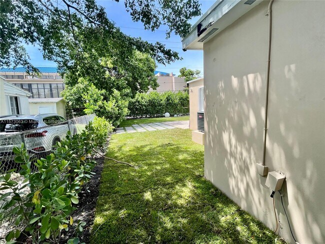 Foto del edificio - 5450 SW 7th St