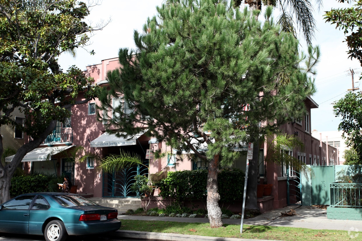 Primary Photo - 1147 E 3rd St