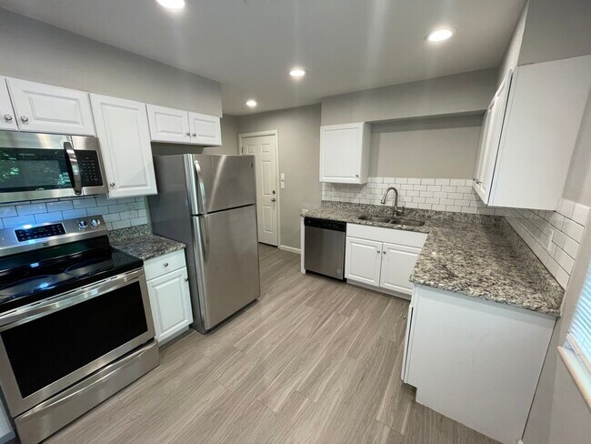 Foto del edificio - 6209 Brooks Dr