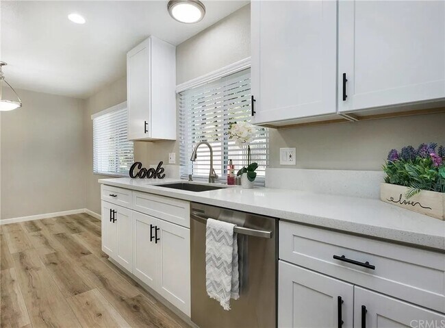 Brand new quartz countertops - 464 Shady Ct