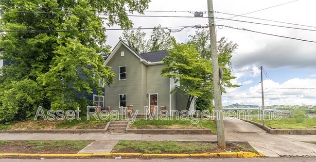 Building Photo - 1209 Forest Ave