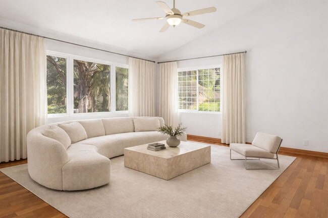 Foto del edificio - 4345 Canoga Ave