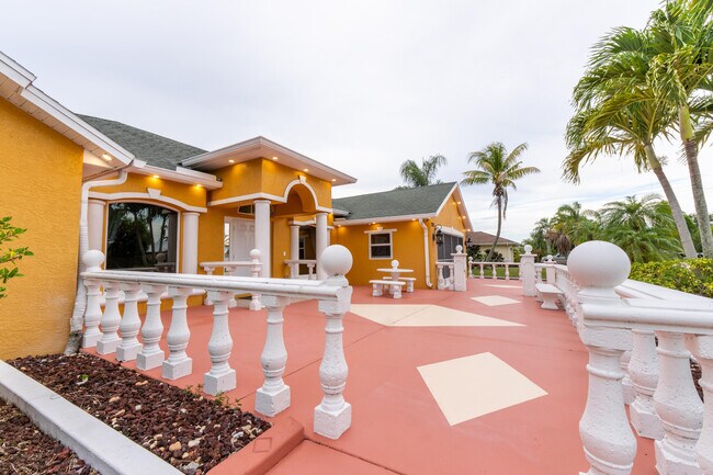 Foto del edificio - 2853 SE Melaleuca Blvd