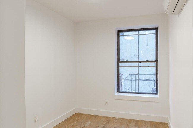 Foto del edificio - 435 DeKalb Ave