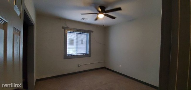 Building Photo - 2 br, 2 bath Apartment - 1318 W. 18th St. N.